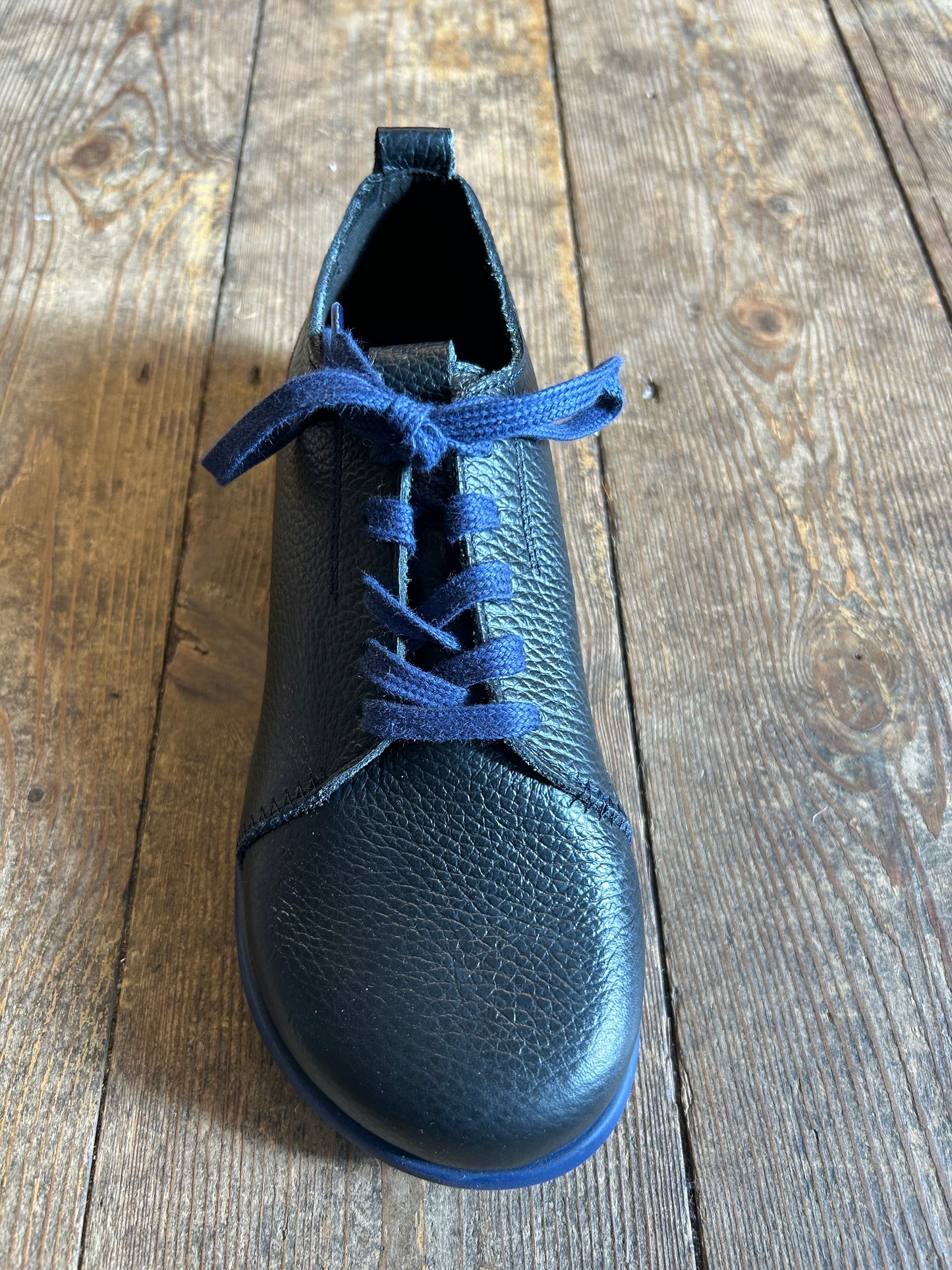 Clamp Yvan black leather with blue sole and lace